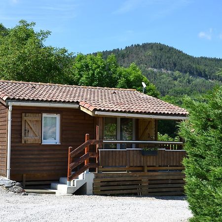 Hôtel Camping La Mare aux Fées à Roquefeuil Extérieur photo