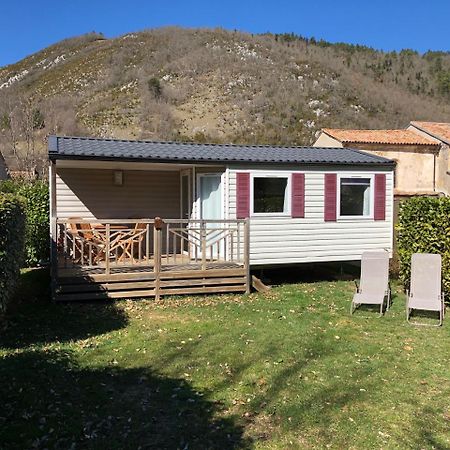 Hôtel Camping La Mare aux Fées à Roquefeuil Extérieur photo