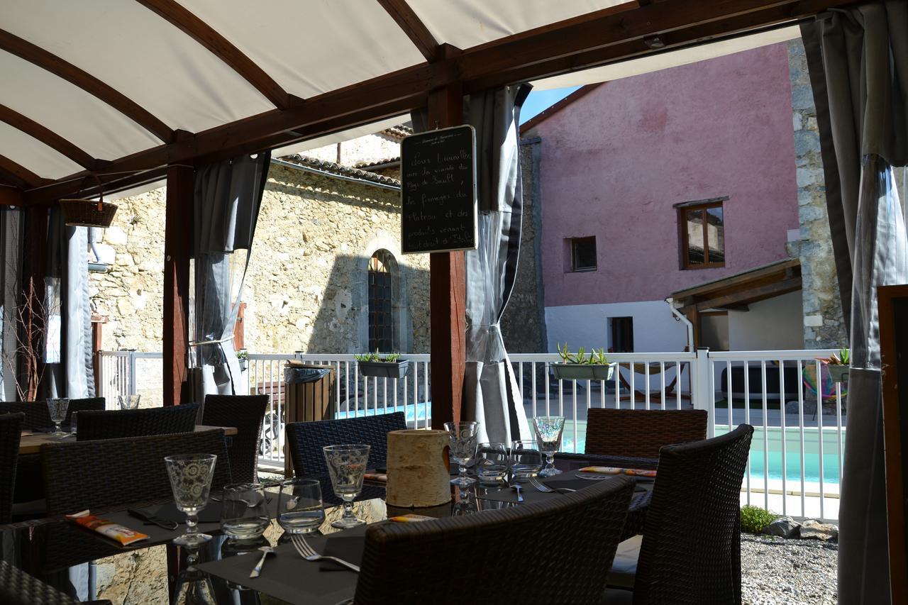 Hôtel Camping La Mare aux Fées à Roquefeuil Extérieur photo