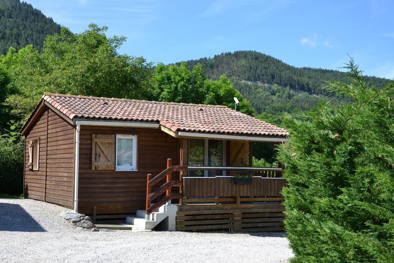 Hôtel Camping La Mare aux Fées à Roquefeuil Extérieur photo