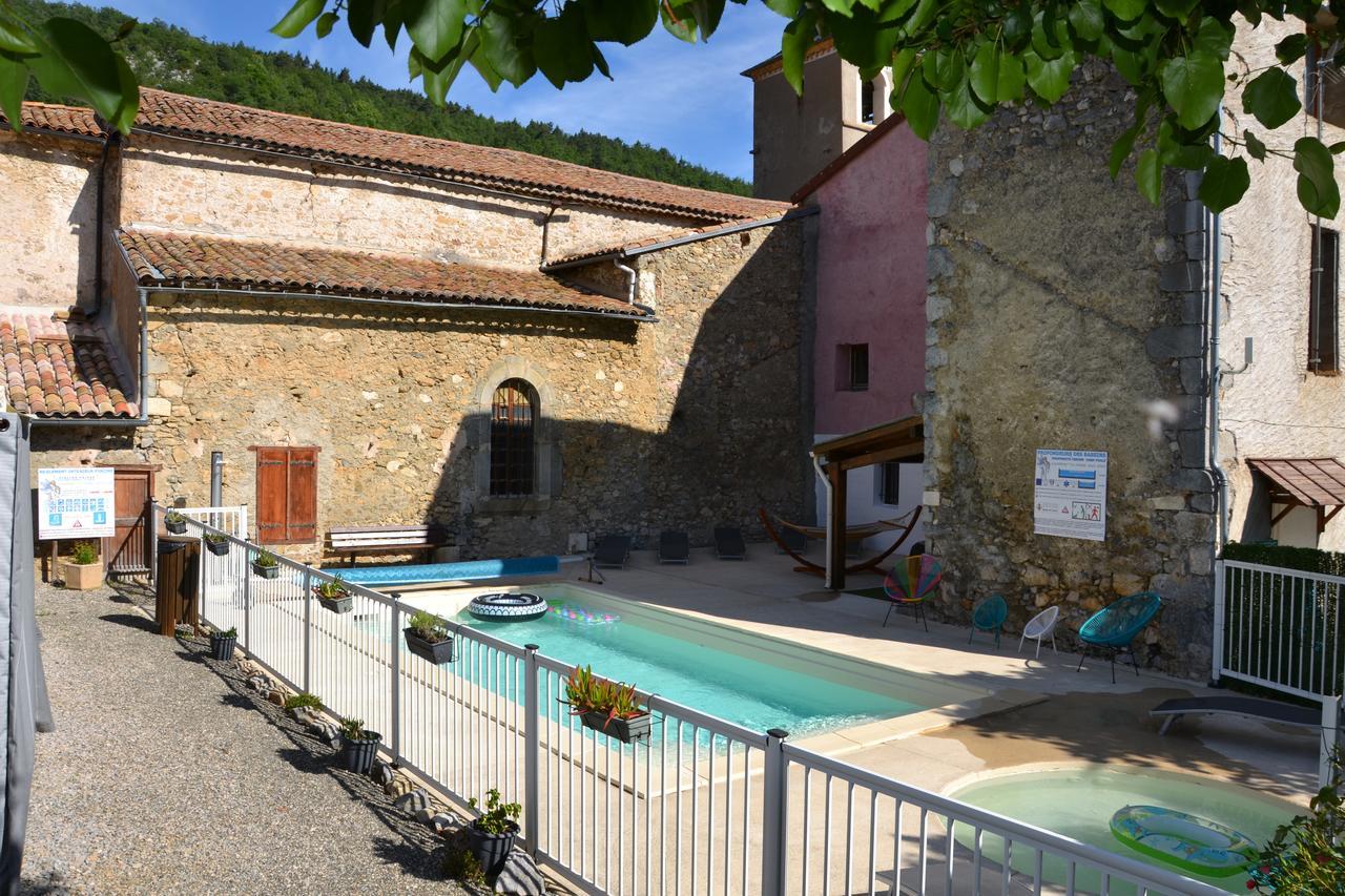 Hôtel Camping La Mare aux Fées à Roquefeuil Extérieur photo