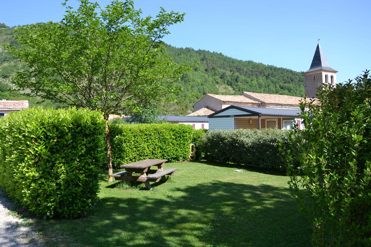 Hôtel Camping La Mare aux Fées à Roquefeuil Extérieur photo