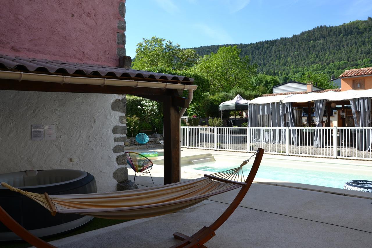 Hôtel Camping La Mare aux Fées à Roquefeuil Extérieur photo
