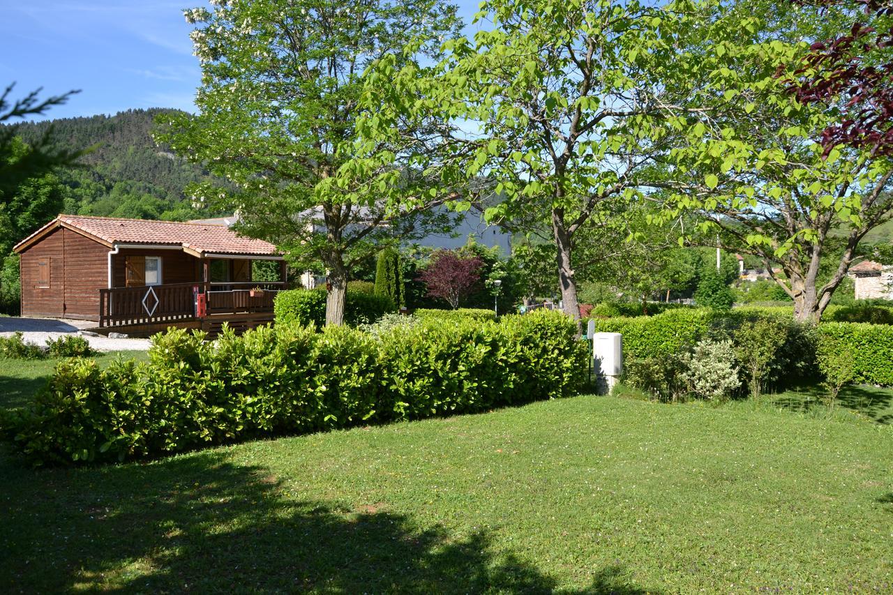 Hôtel Camping La Mare aux Fées à Roquefeuil Extérieur photo