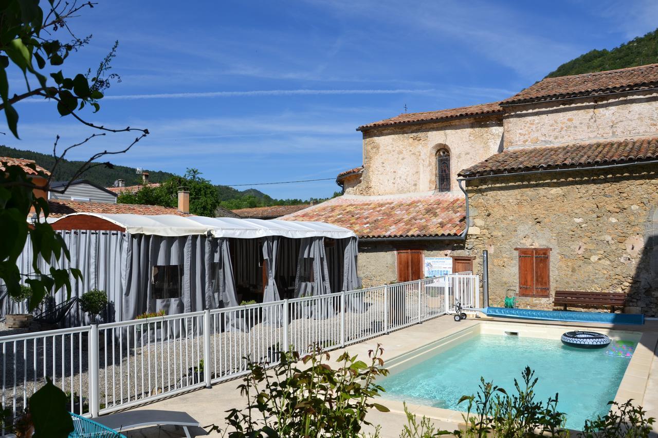 Hôtel Camping La Mare aux Fées à Roquefeuil Extérieur photo