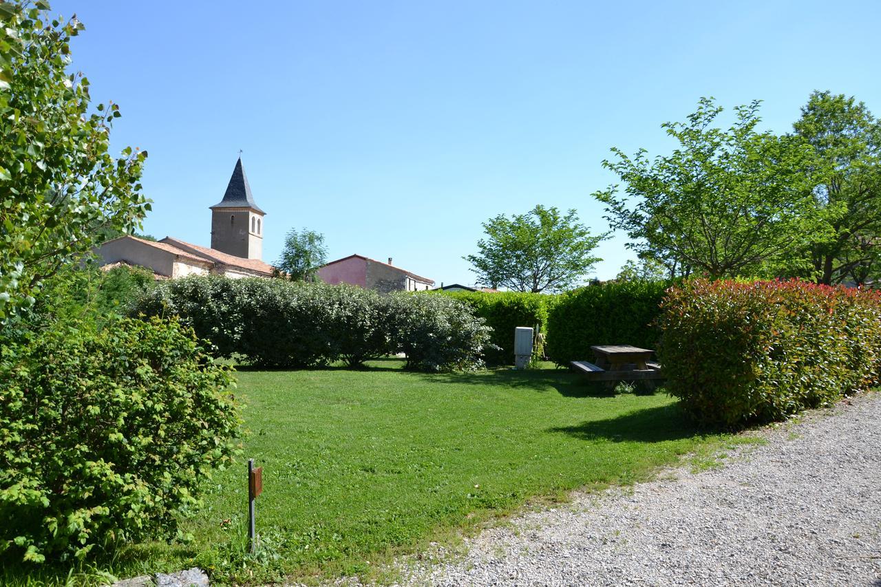 Hôtel Camping La Mare aux Fées à Roquefeuil Extérieur photo