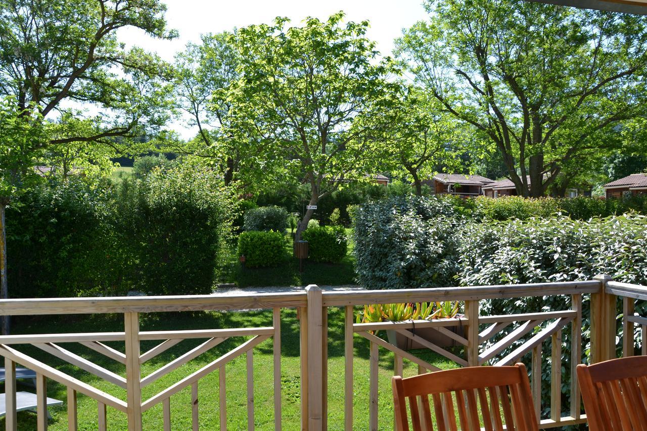 Hôtel Camping La Mare aux Fées à Roquefeuil Extérieur photo