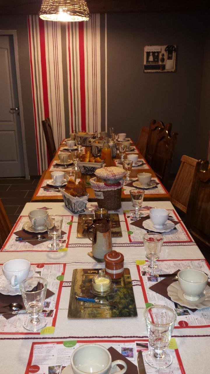 Hôtel Camping La Mare aux Fées à Roquefeuil Extérieur photo