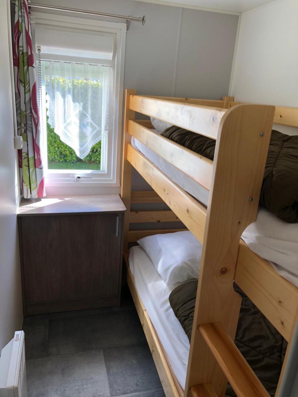 Hôtel Camping La Mare aux Fées à Roquefeuil Extérieur photo