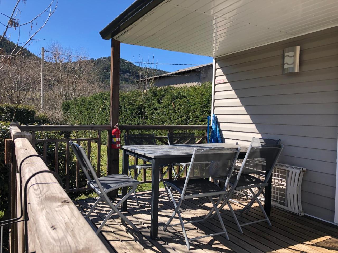 Hôtel Camping La Mare aux Fées à Roquefeuil Extérieur photo