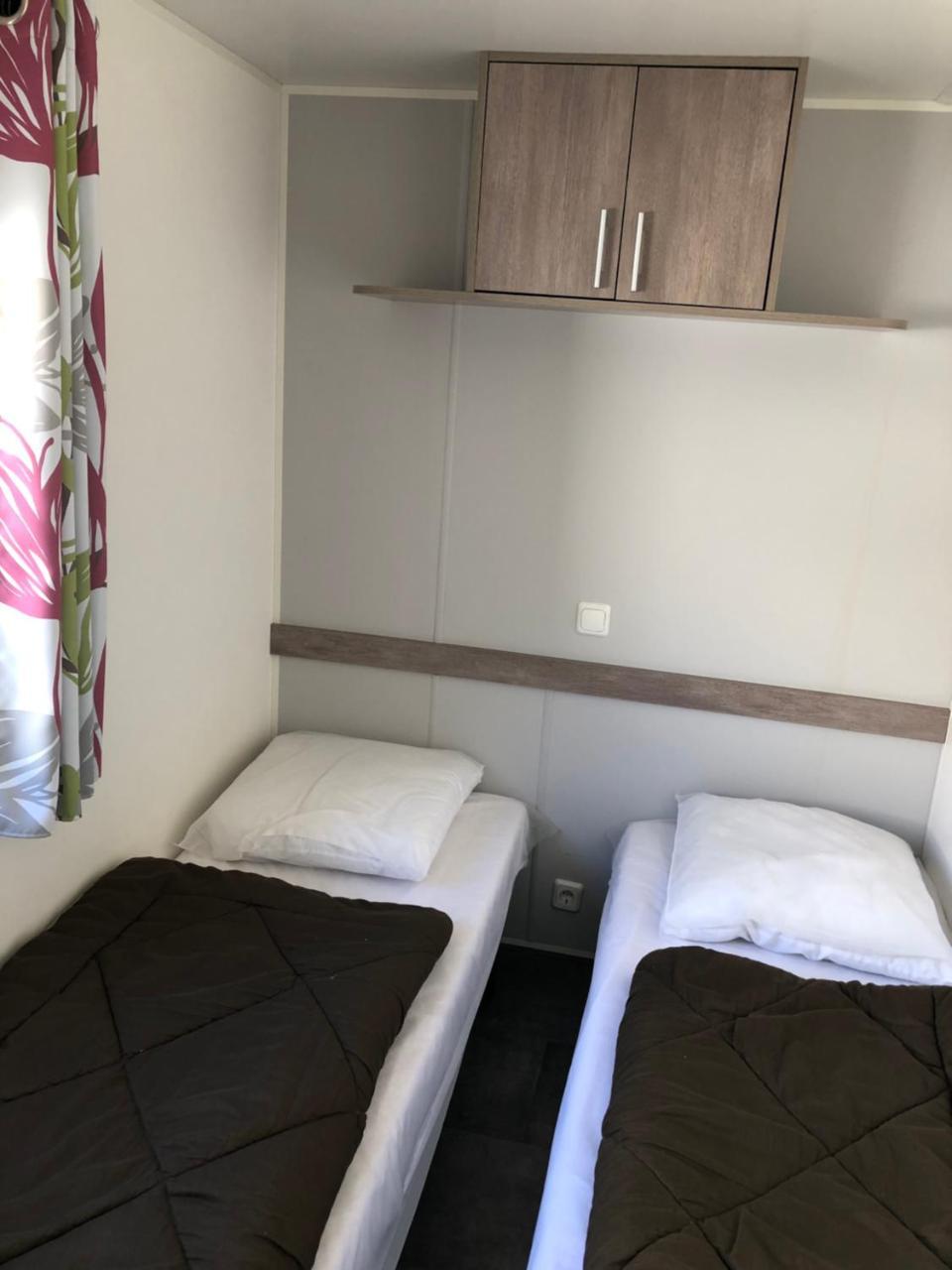 Hôtel Camping La Mare aux Fées à Roquefeuil Extérieur photo