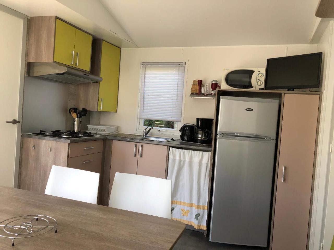 Hôtel Camping La Mare aux Fées à Roquefeuil Extérieur photo