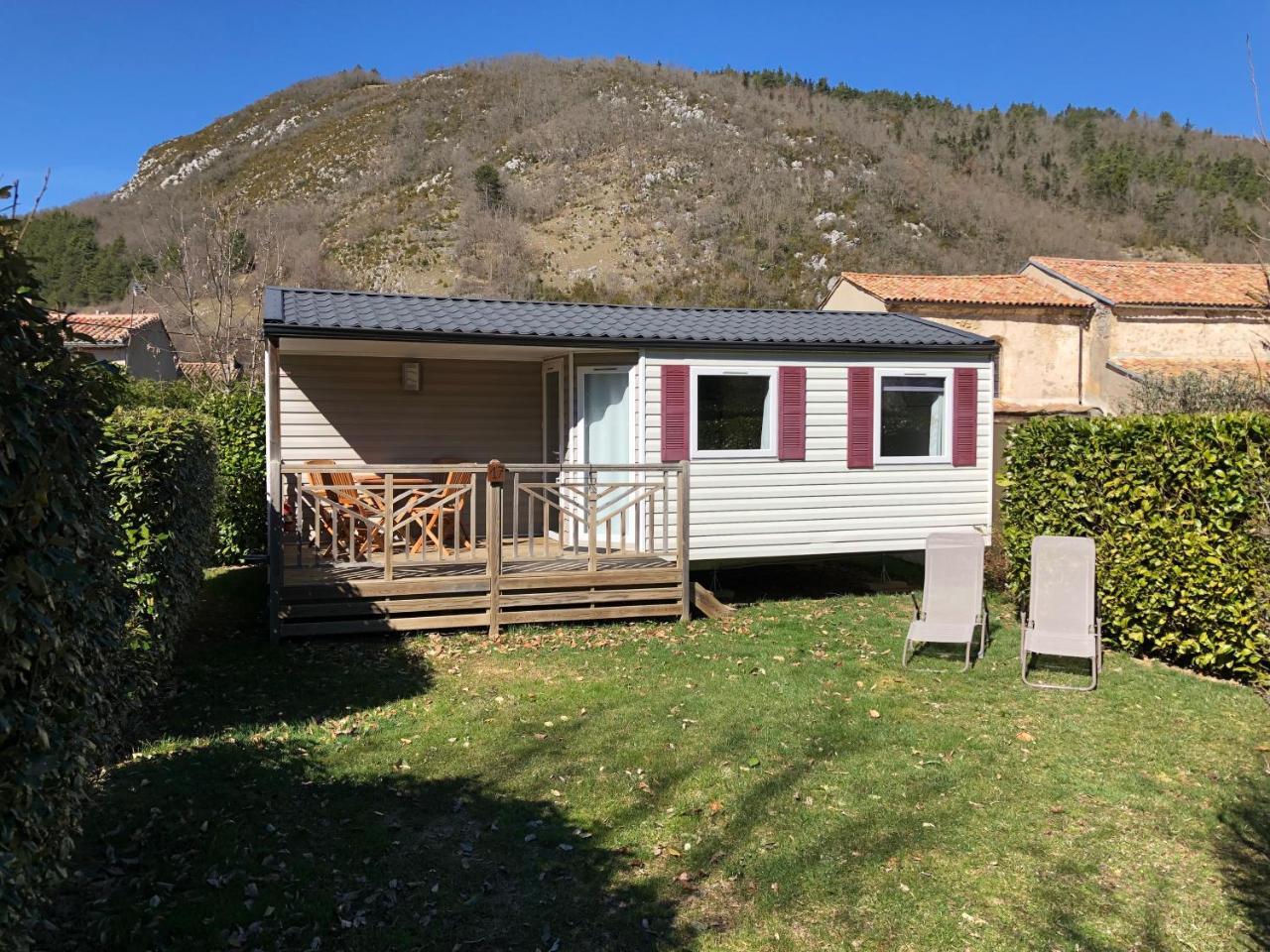 Hôtel Camping La Mare aux Fées à Roquefeuil Extérieur photo