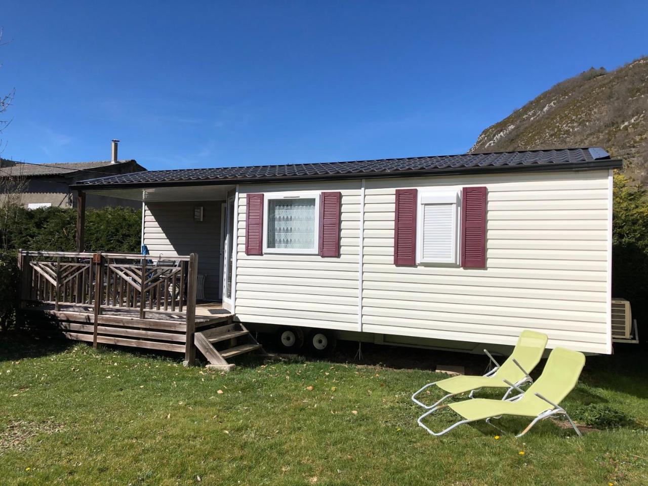 Hôtel Camping La Mare aux Fées à Roquefeuil Extérieur photo